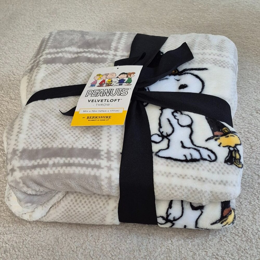 Berkshire Peanuts Snoopy VelvetLoft Throw - NWT
